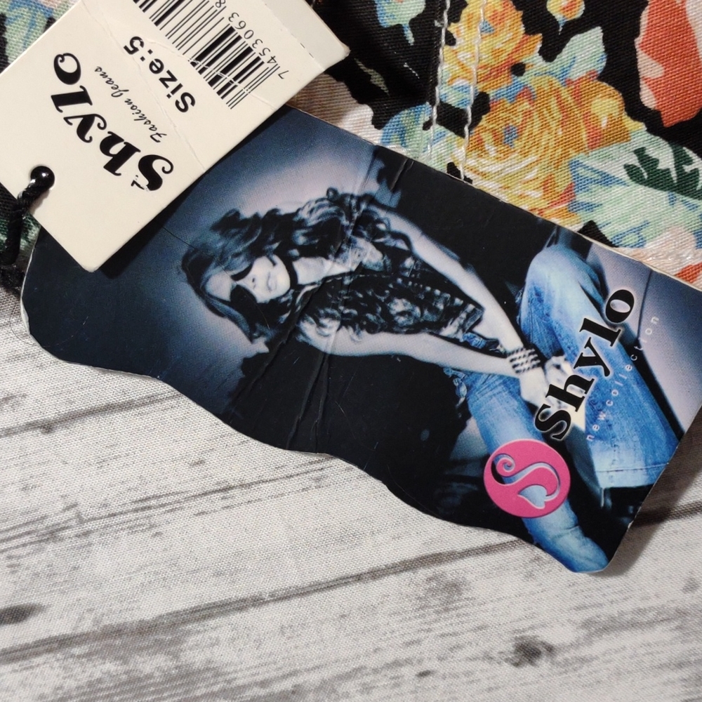 NWT Shylo Floral Denim Jeans - Picture 7 of 10